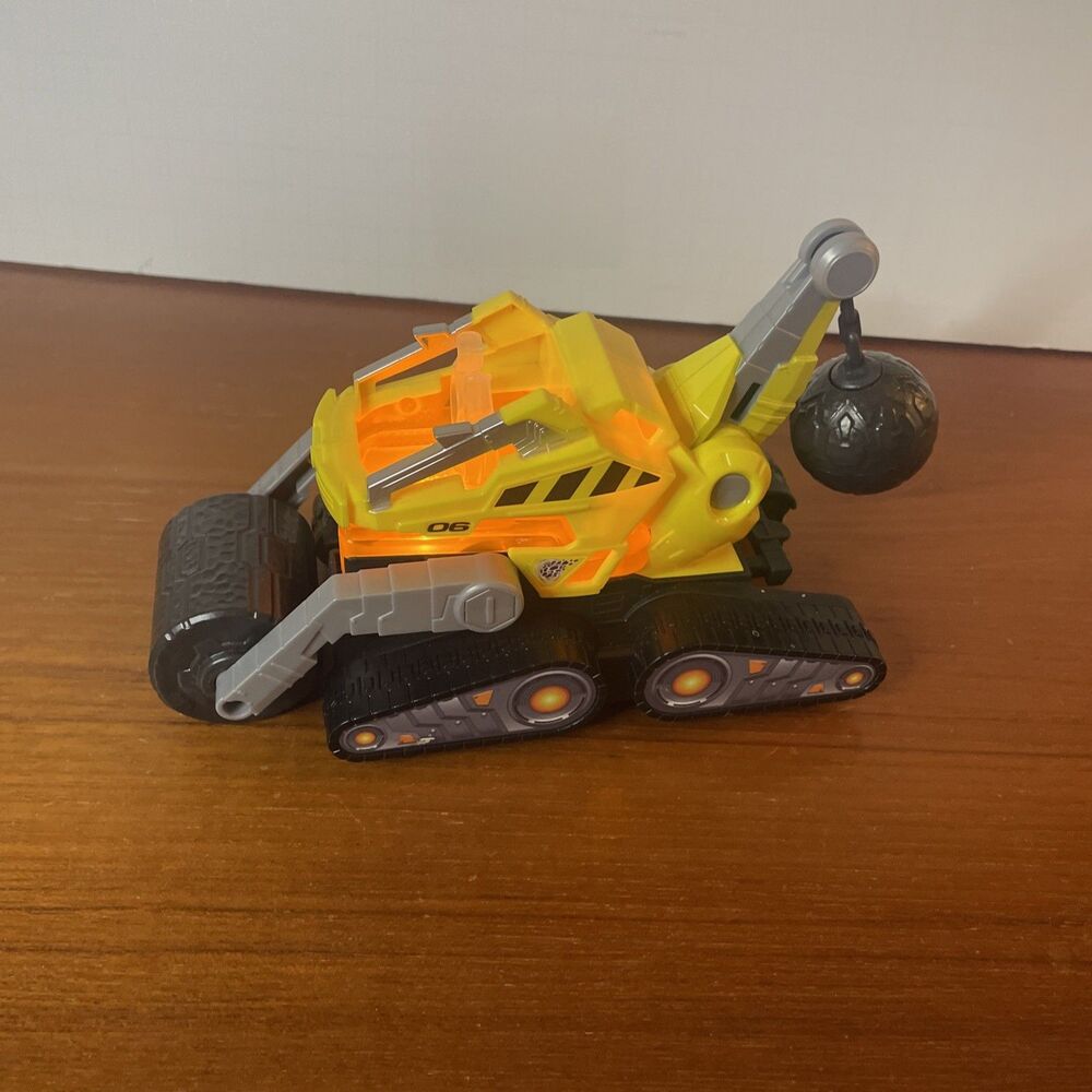 Paw Patrol: The Mighty Movie Rubble Bulldozer Vehicle Lights & Sounds Deluxe